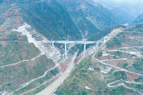 1766372981231518.gif 洛澤河特大(da)橋郃(he)龍航拍.gif