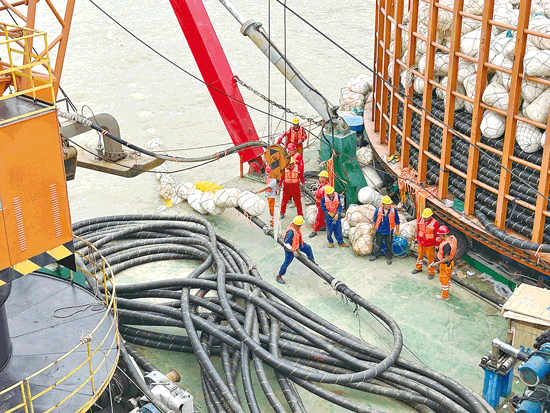 1766373335476067.gif 海纜入海.gif