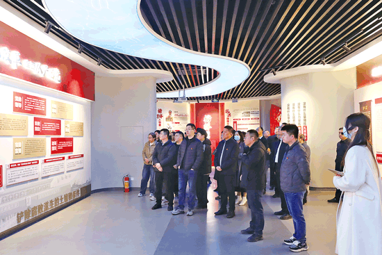 1766457682621399.gif 1.gif